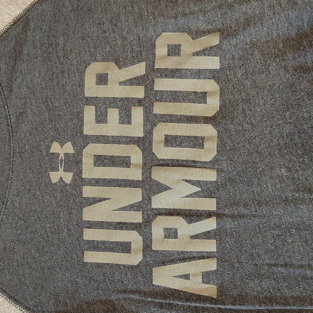 Under Armor semi fitted longsleve